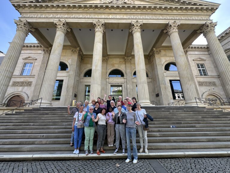 Frauennetzwerk zu Besuch bei Evrim Camuz im Landtag
